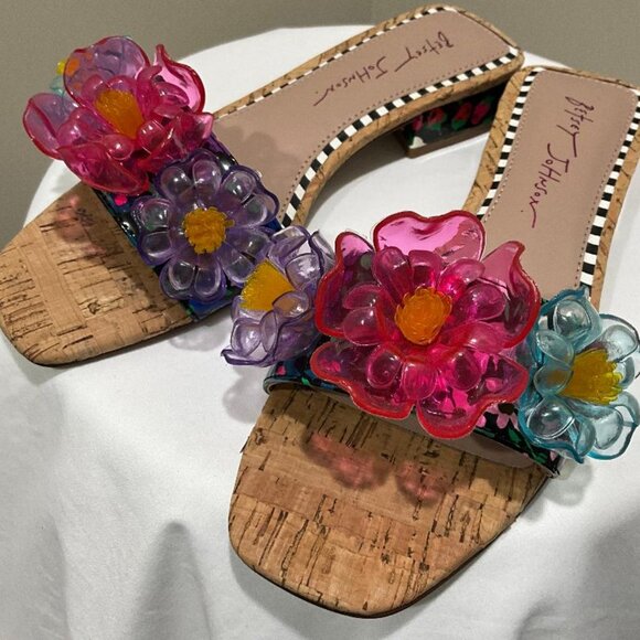 BETSEY JOHNSON multi-color Brice Floral Sandal Flats NWOB Size 6.5 - Picture 2 of 7